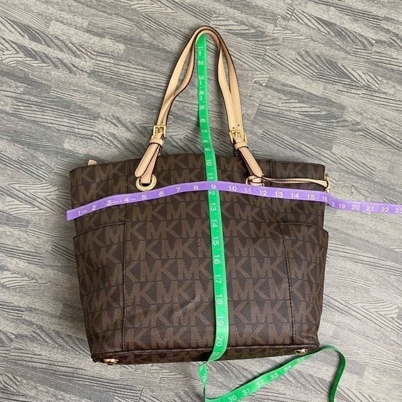 Michael Kors East West Jet Set Tote Signature Monogram Bag - Picture 12 of 17